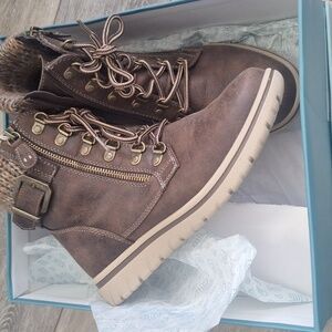 Cliffs Women's size 8